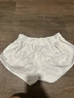 Lululemon Shorts Hotty Hot 2.5" thumbnail 2