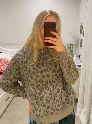 Old Navy Cheetah Print Crewneck thumbnail 1