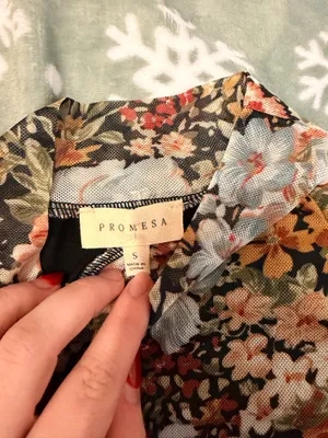 Boutique Flower top thumbnail 2