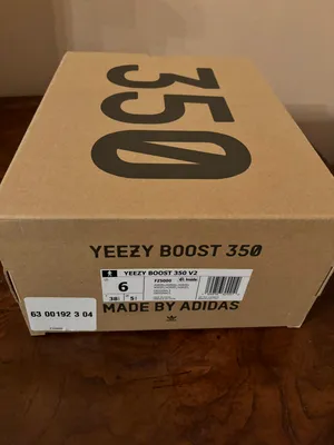 Yeezy Boost 350 V2 ‘Carbon’ thumbnail 8