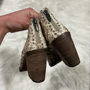 Vince Camuto Gigietta Snakeskin Ankle‎ Booties Pointed Toe Block Heel Tan 6M thumbnail 3