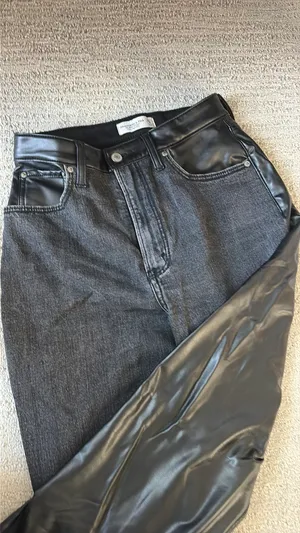 The Ankle Straight Abercrombie Ultra High-Rise Black Jeans curve love thumbnail 5