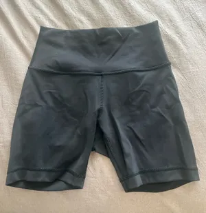 Lululemon Wunder Under Shorts thumbnail 1