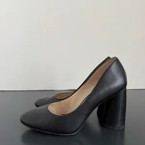 Louise et Cie Women's Jayant Black Leather Block Round Work Heel Pumps Size 6.5 thumbnail 4