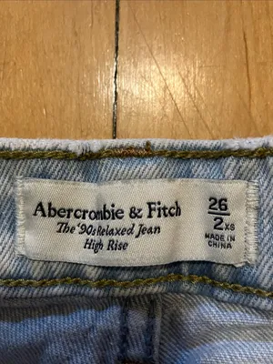 Abercrombie & Fitch 90s Relaxed High Rise Light Wash Jeans Size 26 or 2XS thumbnail 4