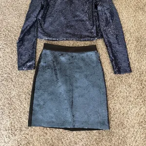 Women's Navy Blue Sequin Long Sleeve Tee Size M thumbnail 2