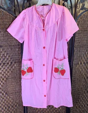 Vintage Embroidered Strawberries Housedress Size 12 thumbnail 1