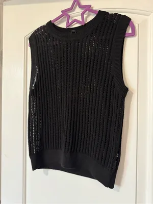 Uniqlo Black Sleeveless Knit Tank Top thumbnail 4