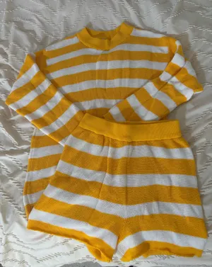 Amazon Set Two-Piece Knit thumbnail 1