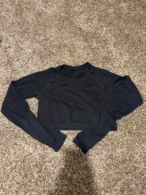 Women’s Alphalete black long sleeve crop top size Large  thumbnail 2