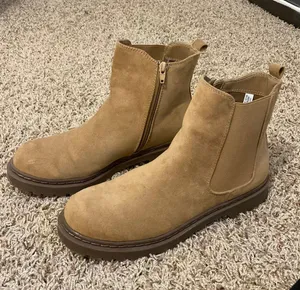 Outfitters Tan Chelsea Boots thumbnail 1