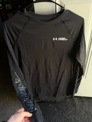 Women’s Under Armour Long Sleeve thumbnail 1