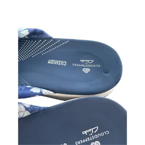Women’s Clarks Aria Gibson Blue Floral Fabric Thong Sandals Size 10 thumbnail 2