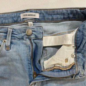 Good American Light Wash Denim Bermuda Shorts Size 2/26 thumbnail 8