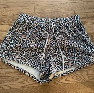 Victoria’s Secret leopard sleep shorts thumbnail 1