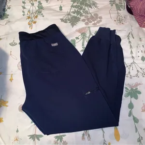 FIGS Zamora Jogger Scrub Pants™ Petite NAVY thumbnail 2