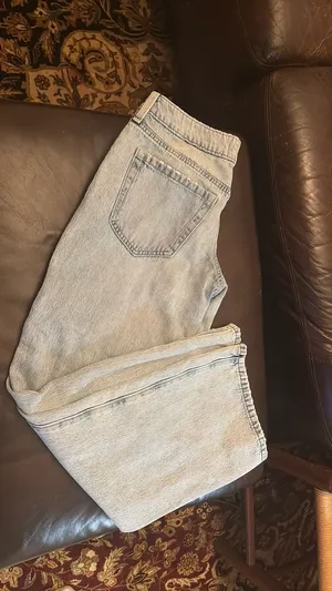 Hollister low rise baggy jeans light washed size 27 thumbnail 1