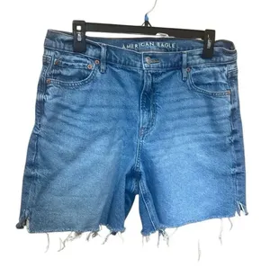 American Eagle Strigid Relaxed Short Medium Wash Cut Off Size 10 #778 thumbnail 1