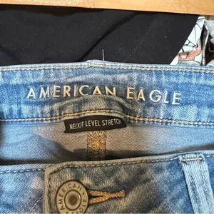 American Eagle Women's Size 16‎ Short Hi-Rise Jegging Light Wash Destroyed High thumbnail 13