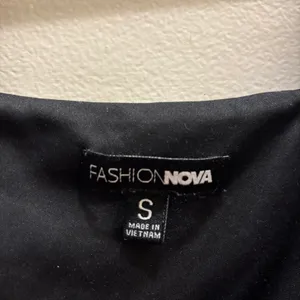 FashioNova Black Crop Top thumbnail 3