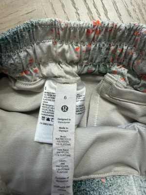Lululemon Shorts Hotty Hot 2.5" thumbnail 3