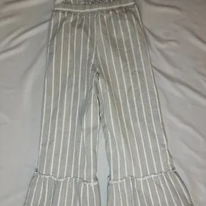 Gray Striped Ruffle Cropped Bell Bottom Linen Pants - XS thumbnail 9