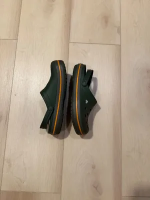Crocs Dark Green Classic Clogs Women's Size 10/Men's Size 8 thumbnail 5