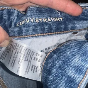 American Eagle 000 normcore curvy straight mom jeans thumbnail 3