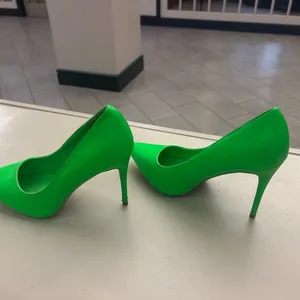 Stilettos Elegant Green Stiletto Heels 10 M Like NEW thumbnail 7