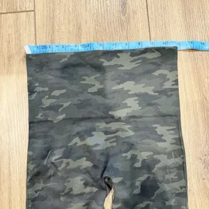 Spanx Green Camo Seamless Leggings Size Small Athleisure Casual Comfort thumbnail 3