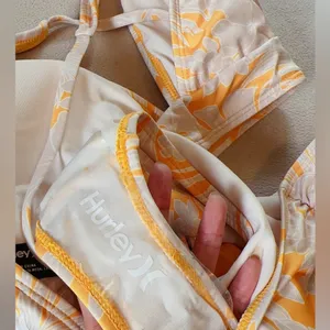 Hurley swimwear 2 pieces sunflower gold yellow rainforest print stretchy silky thumbnail 5