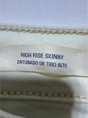 Universal Threads High Rise Skinny Jeans in Cream - Size 17R thumbnail 4