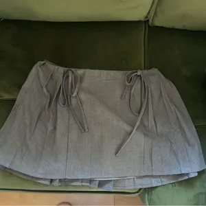 Superdown x Revolve Paloma Gray Pleated Academia Mini Skirts NWT Size XS thumbnail 4