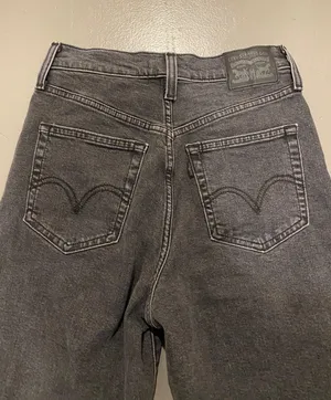 Levi's Mom Jeans thumbnail 2