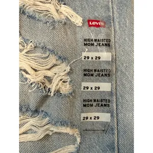 NWT Levi's High Waisted Mom Jeans Distressed Light Wash W29 L29 Grunge Y2K thumbnail 8