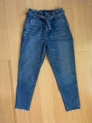 Hollister Ultra High-Rise Mom Jean thumbnail 1
