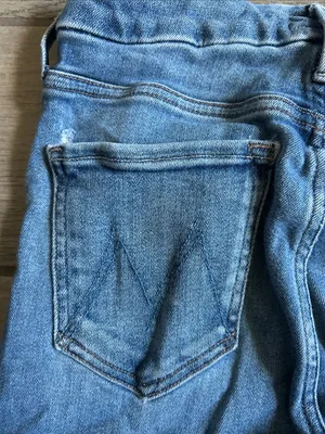 MOTHER Women's the looker Crop Jeans - Medium Blue Wash thumbnail 6