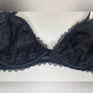Victoria's Secret Black Lace Underwire‎ Bra Size M thumbnail 3