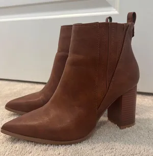 Pointed Toe Brown Ankle Boots Size 8 thumbnail 1