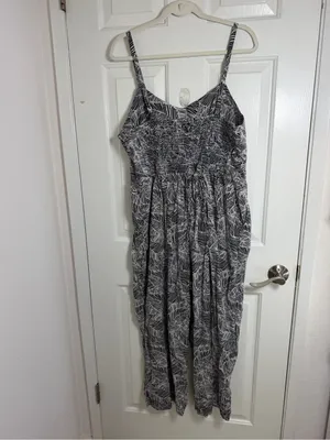 Old Navy Black & White Printed Cropped Jumpsuit thumbnail 5