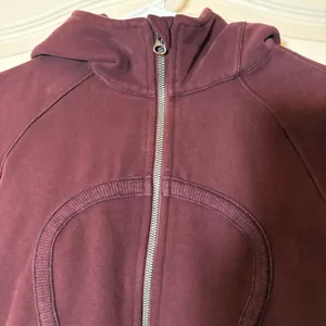Lululemon Scuba Hoodie II. Size 8 Great Pre-loved Condition, VINTAGE Circa 2014 thumbnail 2