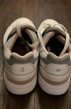 On Cloud Running Shoes thumbnail 5