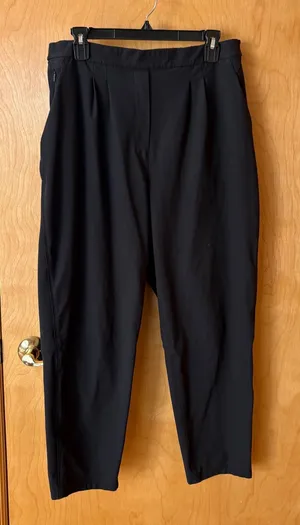 Lululemon Pleated Tapered Crop Pants Womens 12 Black High Rise Side Zip W5CTYS thumbnail 1