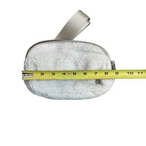 Lululemon Everywhere Belt Bag‎ Fleece Natural Beige Tan Silver Hardware New thumbnail 9