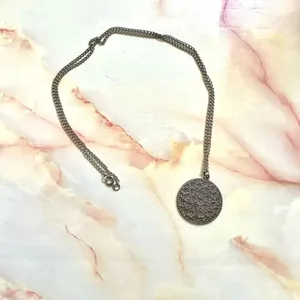 Silver tone circle floral pendant necklace Silver thumbnail 3