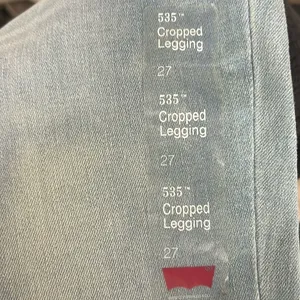 Levi's 535 Ultra Low Rise Legging Crop NWT Size 27 Light Wash Color Variation thumbnail 7