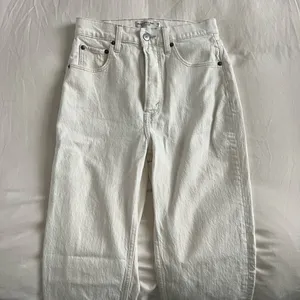 Abercrombie & Fitch Ultra High Rise Ankle Straight Jean in Cream thumbnail 3