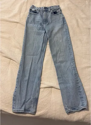 Abercrombie High-Rise Jeans 90s Straight thumbnail 2