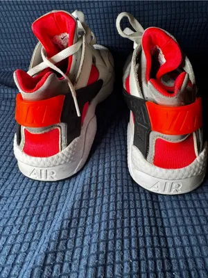 Nike Air Hurrache White Sneakers with Bright Red Accents thumbnail 6