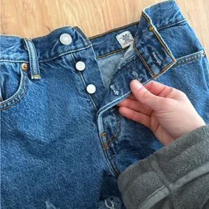 Levi’s Strauss Denim Distressed Women Shorts thumbnail 2